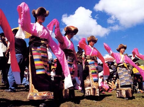 Tibetans Play Folk Sports to Mark Losar