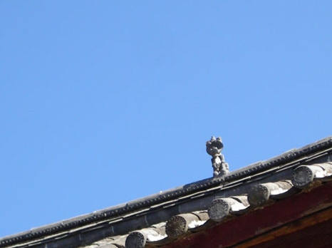The Cat Guarding the House on the Roof (Tile Cat)_3