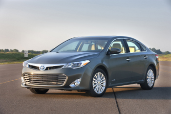 Toyota Unveils 2013 Toyota Avalon with Gasoline, Hybrid Powertrains