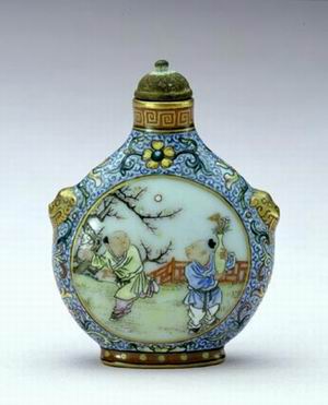 Snuff Bottles: Royal Treasures of The Qing Dynasty_8
