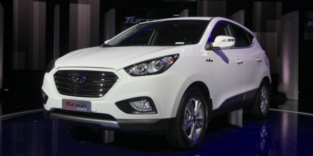 Hyundai IX35 Fuel Cell Launching in 2014 with Free Hydrogen Fuel_1