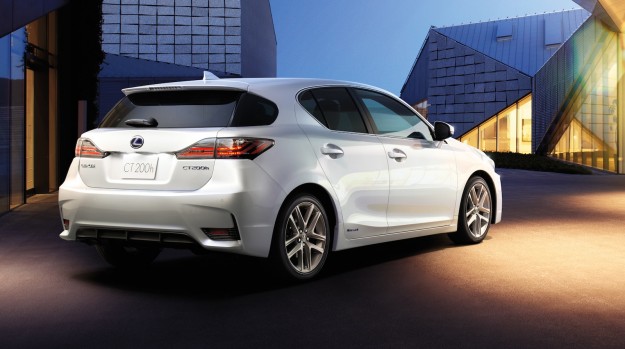 Lexus CT200h: Facelifted Hybrid Hatchback Unveiled in China