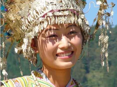 Festive Clothes of the Miao Ethnic Group_1