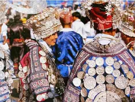 Festive Clothes of the Miao Ethnic Group_2