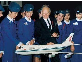 Flying to the World: Changes in the Dress of Chinese Stewardess Over the Past 30 Years_3
