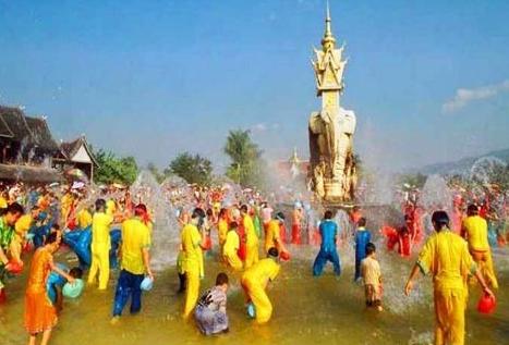 Water-Splashing Festival of the Dai People