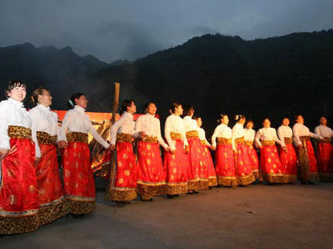Guozhuang Bonfire Dance in Tibet_1