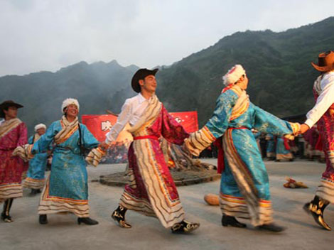 Guozhuang Bonfire Dance in Tibet_3