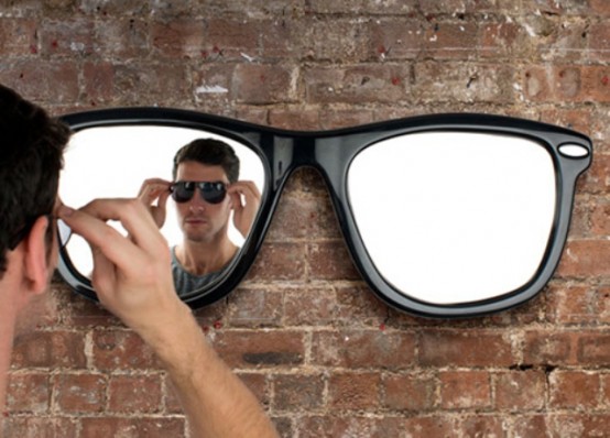 Looking Good Wall Mirror as a Fashionable Accessory