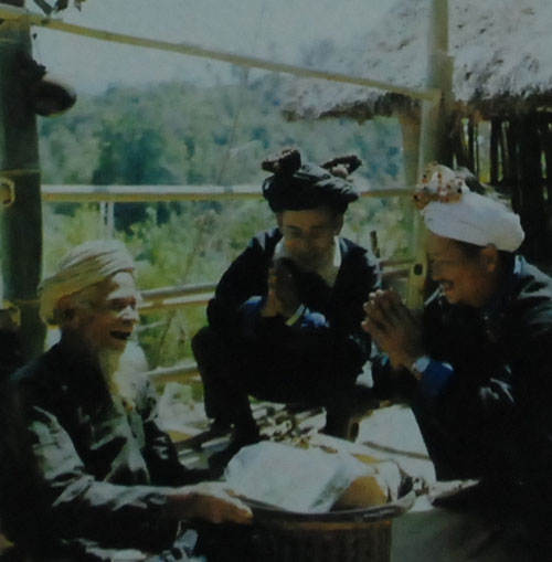 China's Minority Peoples - The De'angs_3