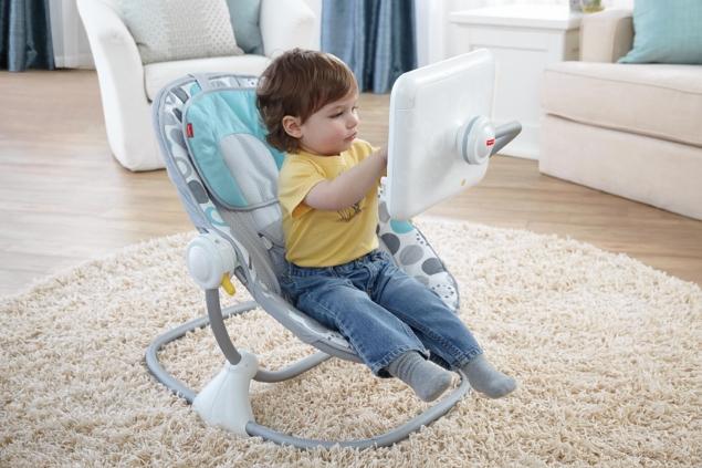 The Infant Seat with iPad Bracket Sparks Outcry
