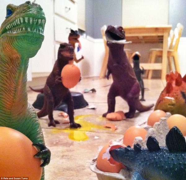 Kansas Couple Become Internet Sensation with Dinosaur Toy Creations_1