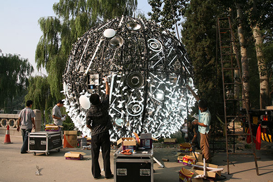 Recreating the Moon With 1000' s of Energy Efficient Light Bulbs_2