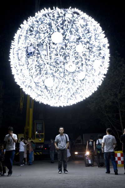 Recreating the Moon With 1000' s of Energy Efficient Light Bulbs_5