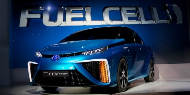 Toyota FCV: Hydrogen Concept Can Power a Home for a Week