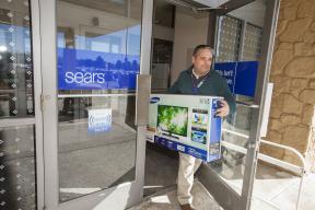 Sears Offers Curbside Pickup Service for Online Items