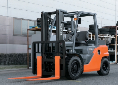 Toyota Launches 8-Series Large Forklifts