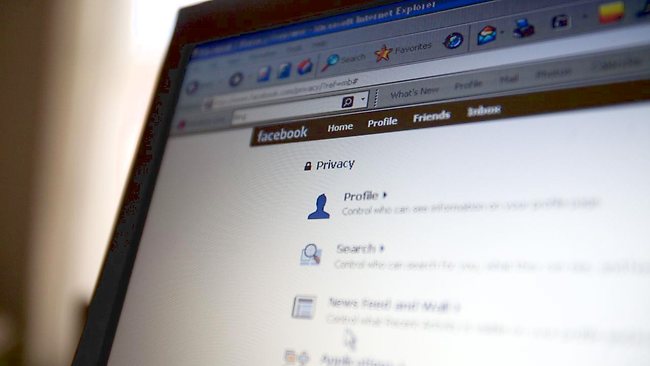 Facebook Re-Tweeks Privacy Shortcuts