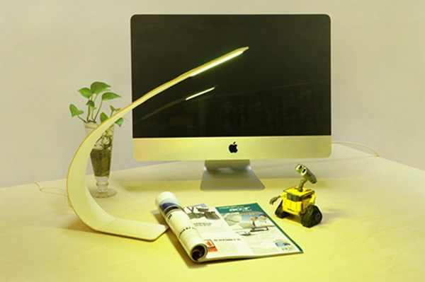 The Working Desk Lamp Can Be Distorted as You Like