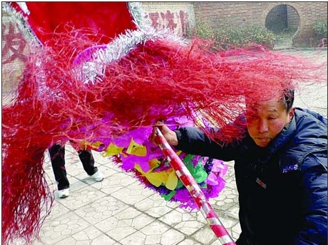 Zanhuang Dragon Lantern with Iron Balls