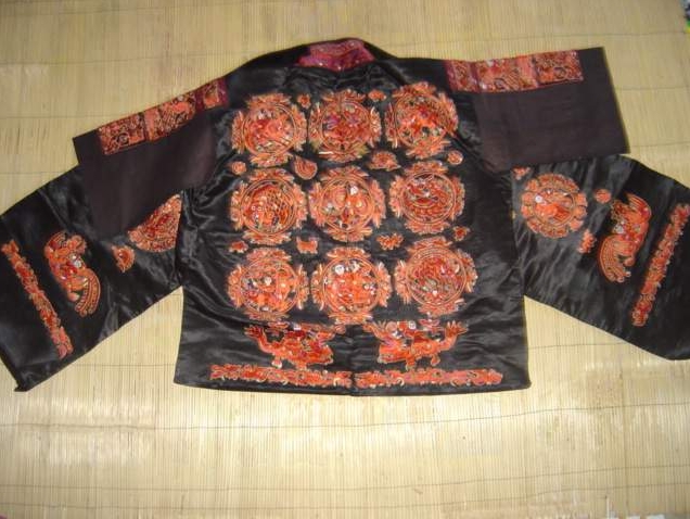 A Myth Behind One Piece of Miao Embroidery Cloth_2