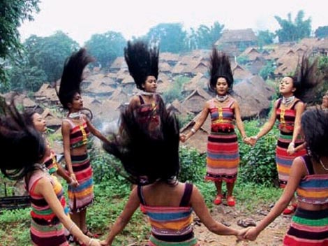 Passionate Hair Swinging Dance of the Gaoshan Ethnic Group_1