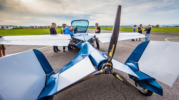 Aeromobil Poised to Turn The Flying Car Into a Reality_4
