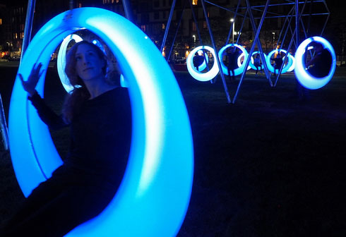 Lying on The LED Lights, Swing Time Makes You a Romantic Night Time_4
