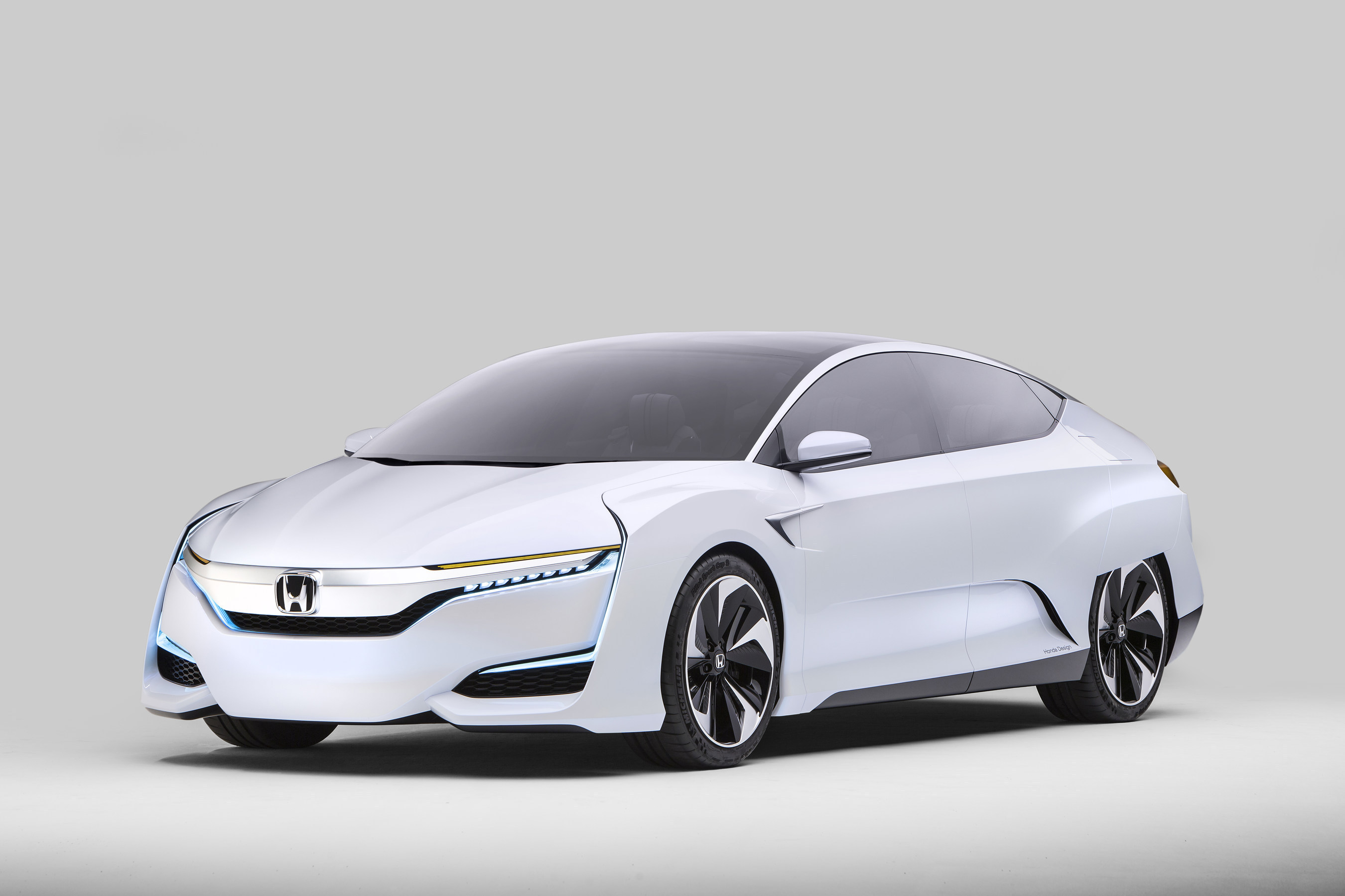 Honda Introduces FCV Concept and Announces New Engine Line