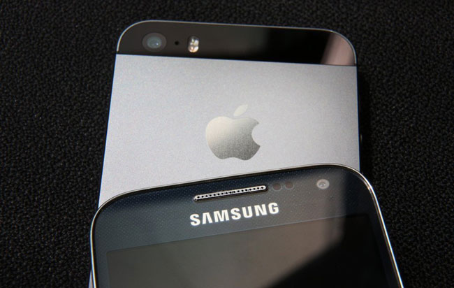 Apple Beats Samsung in Global Smartphone Market