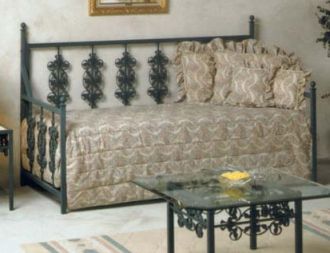 How to Purchase and Care for Wrought Iron Beds