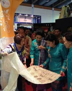 Philippine Embroidery in Demand at Jakarta Festival
