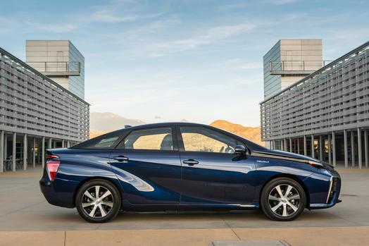 Toyota's Hydrogen-Cell Powered Mirai Displays 312 Miles Range