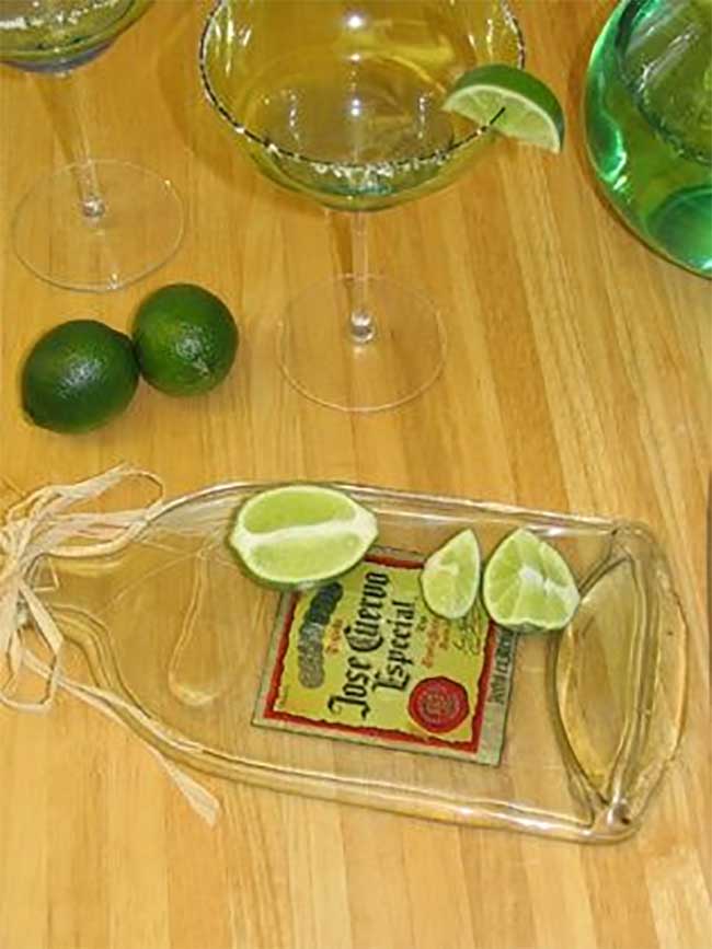 8 Ways to Wow Your Friends with Recycled Bottles_2