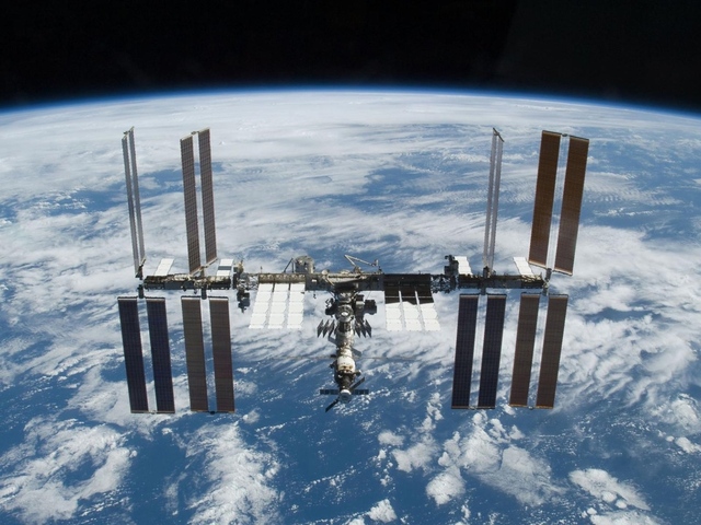 NASA Plans LED Lighting Test to Help ISS Astronauts Sleep