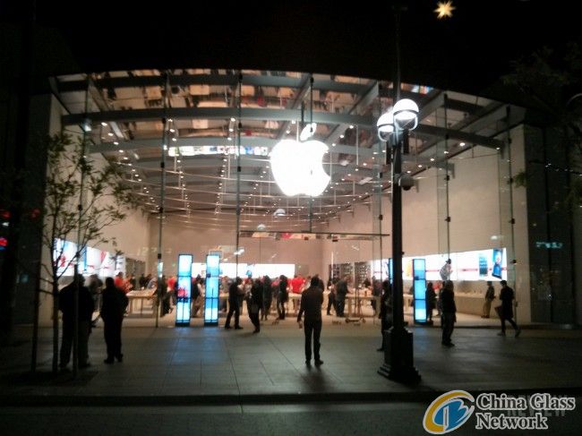 Apple Opens Their All Glass Store in Santa Monica, We Go Hands on (Pics)
