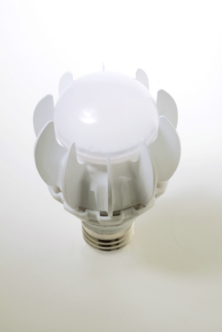 GE Plans World Debut of LED Bulb That Replaces 100-Watt Incandescent