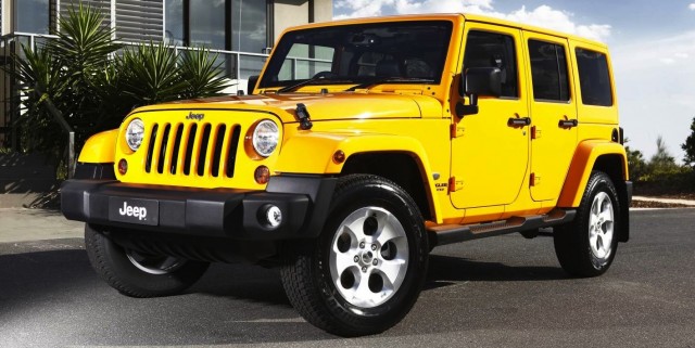 2013 Jeep Wrangler Overland Brings Luxury to Rugged off-Roader