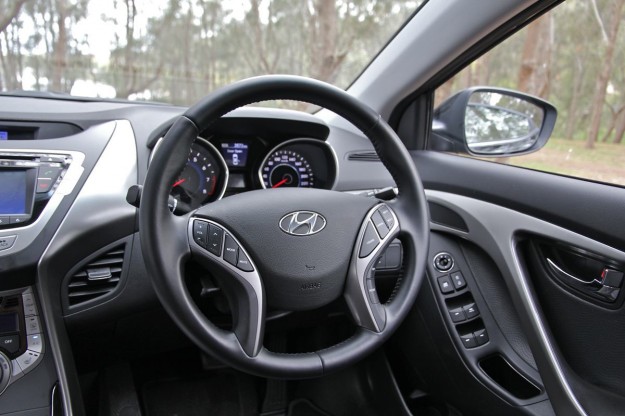2013 Hyundai Elantra Review_5