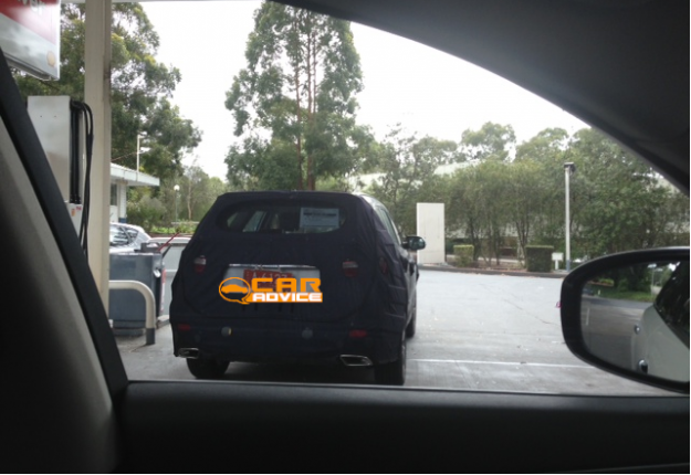 Hyundai Azera, Santa Fe LWB Spied Testing in Australia_3