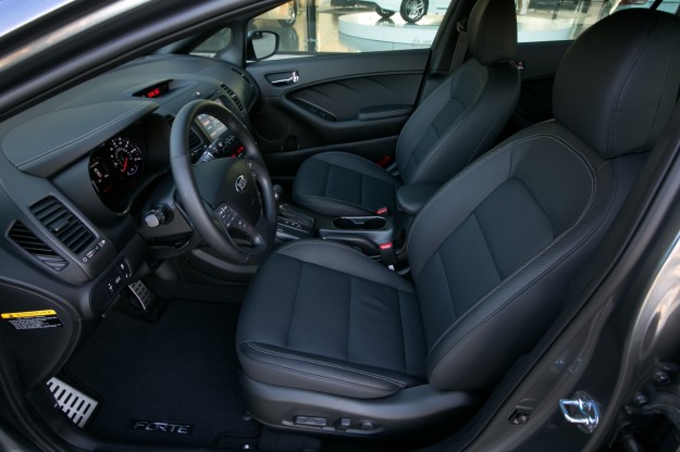 New Kia Cerato Hatch Unveiled_4