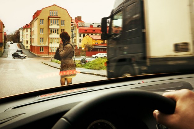 Volvo V40 Boasts World's First Pedestrian Airbag_1