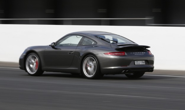 Porsche 911 Steals Sales From Cheaper Cayman, Says Sports Car Maker_1