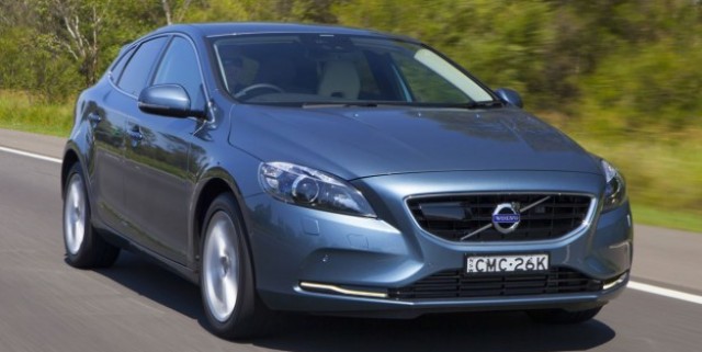 Volvo V40 Offers Licence-Saving Road Sign Information Technology