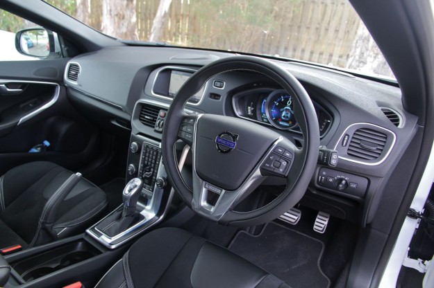2014 Volvo V40 Range to Offer Dual-Clutch Transmission_1