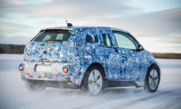 BMW i3 Prototype Carves up The Snow_1