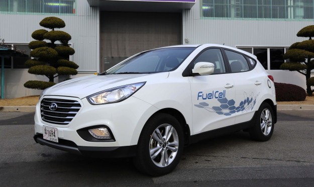 Hyundai Builds World's First Fuel Cell Production Car_1