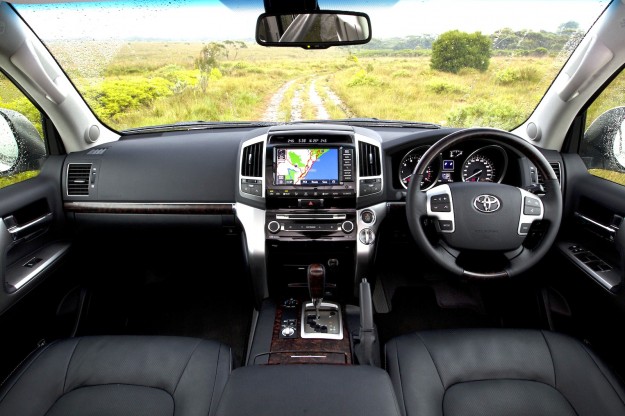 Toyota LandCruiser Updated with New Safety Technology_1