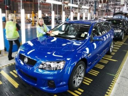 Holden Cuts 500 Jobs Before VF Commodore Starts Production