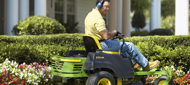 Lawn Mower Buying Guide - Tips On Picking the Best Lawn Mower for Your Yard